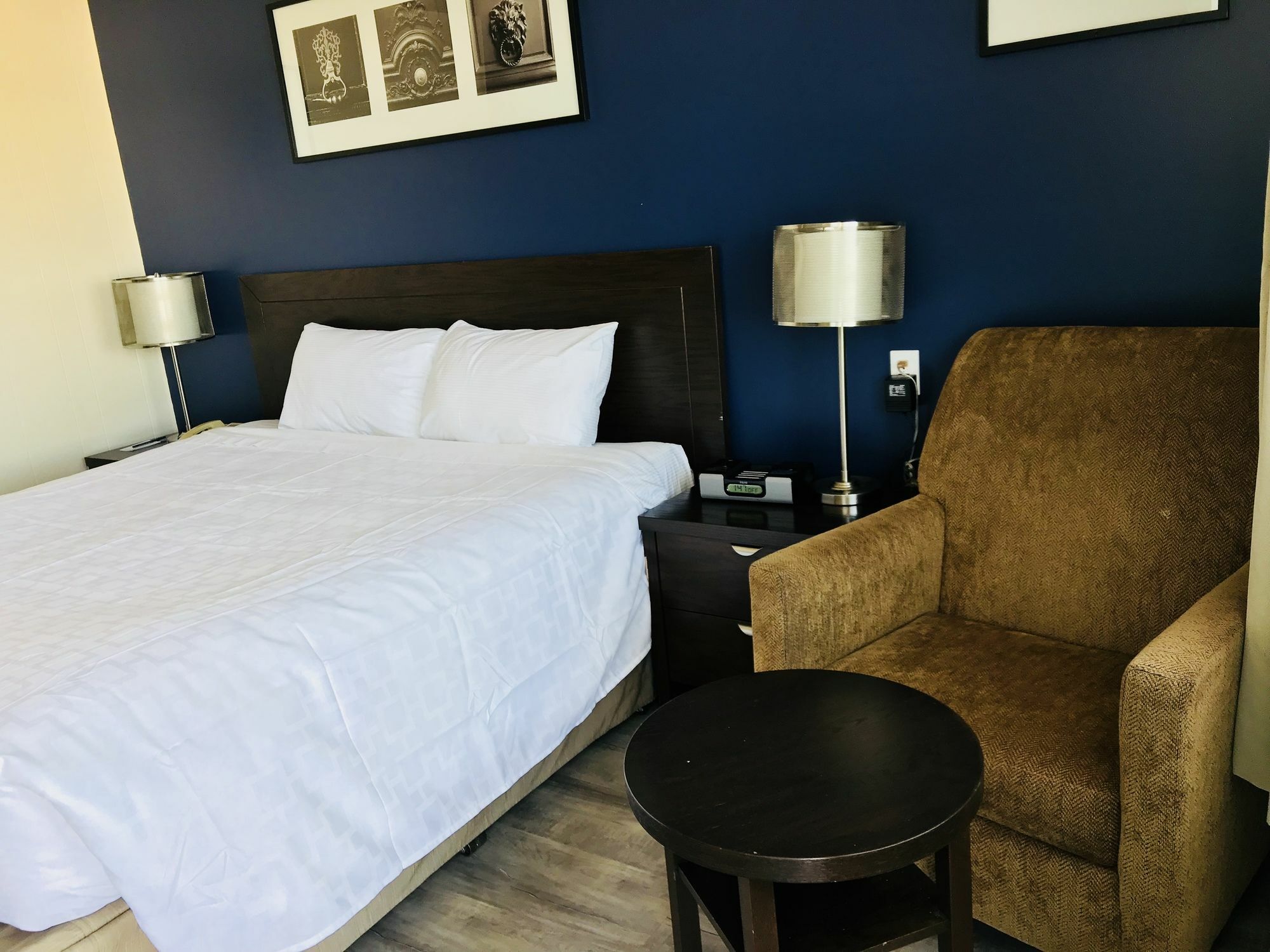 Empire Inn & Suites Penhold Exteriér fotografie